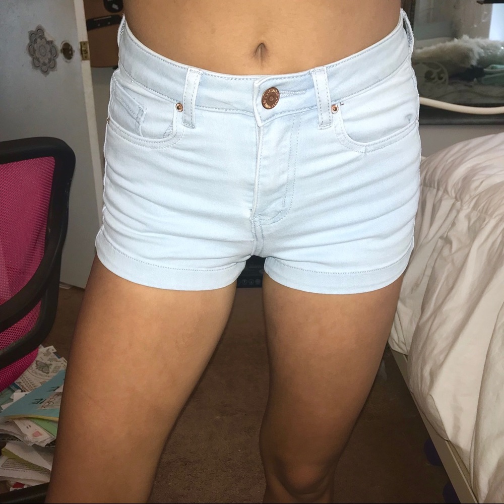 Lightwash denim shorts